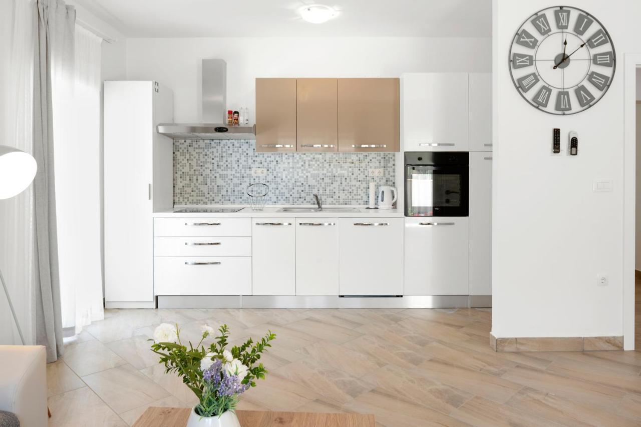Aaa Anic Amazing Apartments Deluxe سبليت المظهر الخارجي الصورة